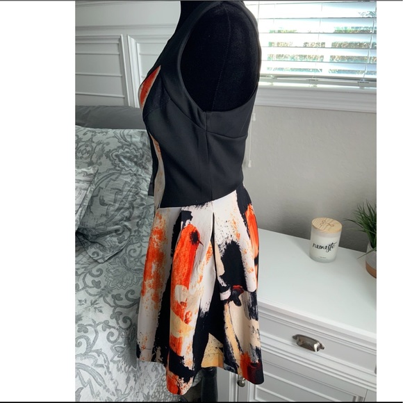 Sleeveless V Neck Dress with Zipper & pockets - Picture 3 of 6